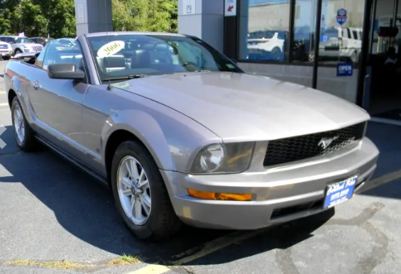 2006 Ford Mustang CONVERTIBLE DELUXE 4.0L V6